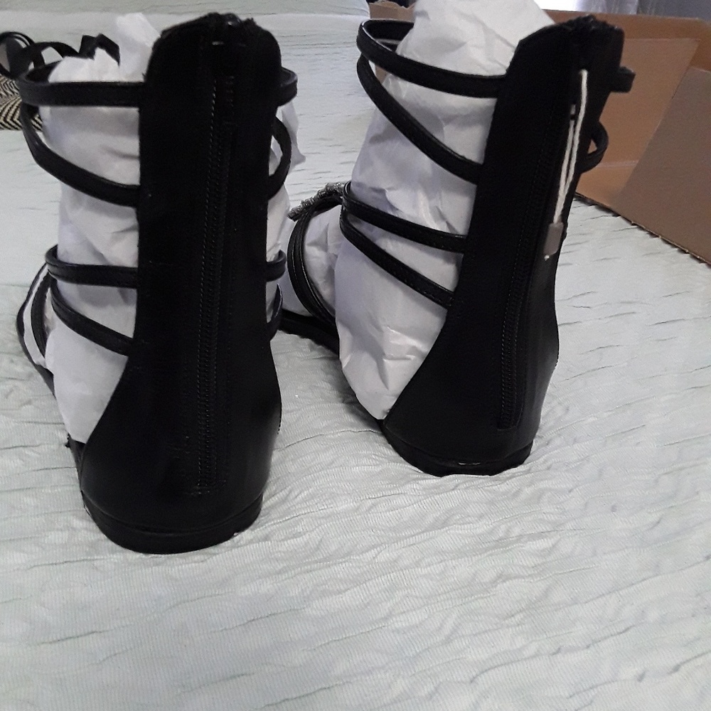 Sandals - Picture 2 of 5